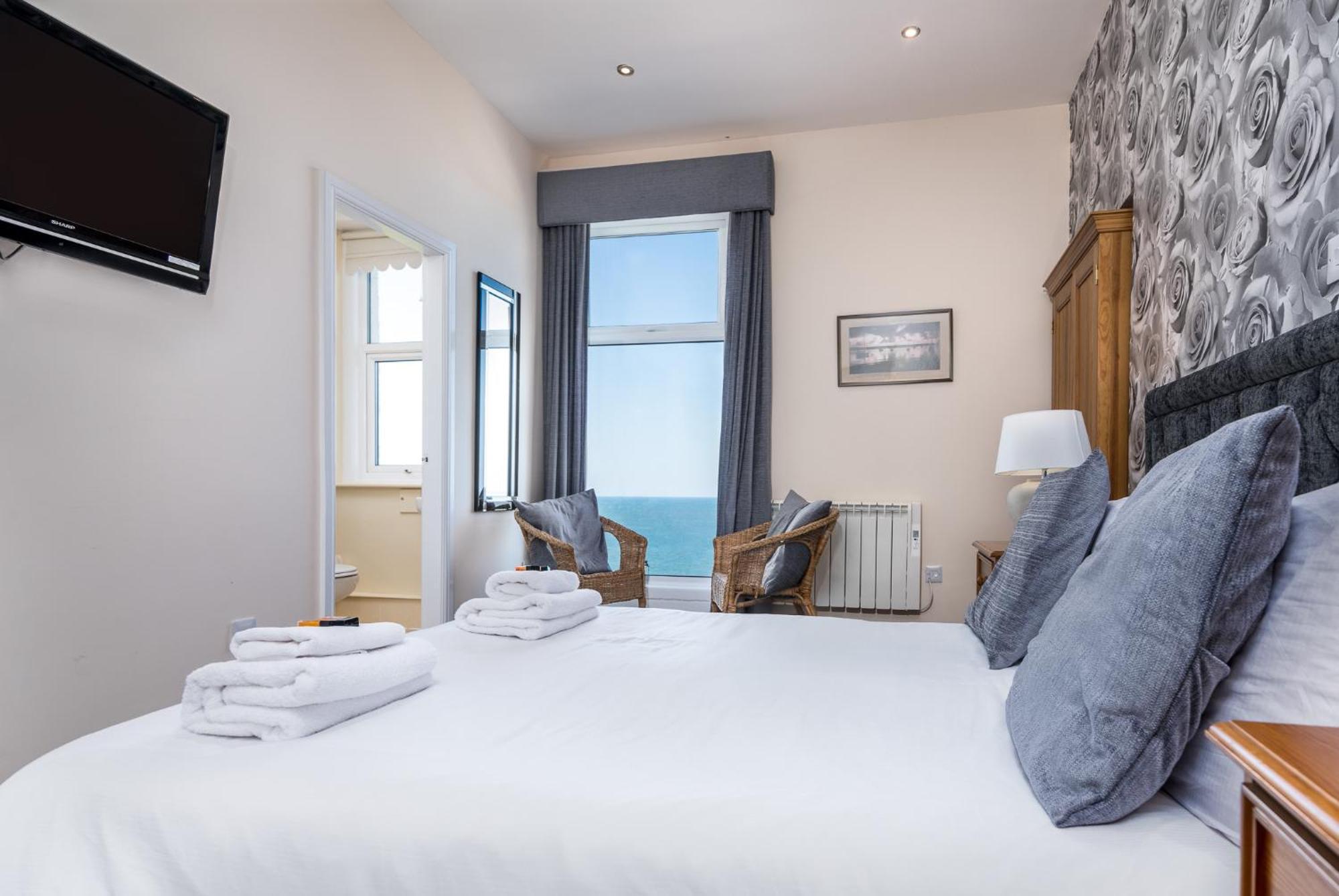 Riviera Guesthouse ويتبي المظهر الخارجي الصورة
